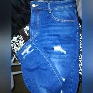(SOLD)BRAND NEW/No tags. Women's ripped style blue skinny jeans